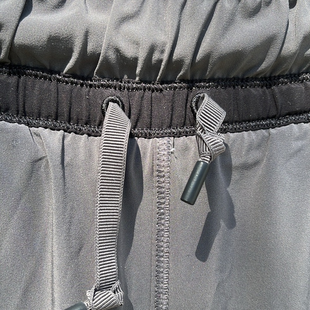 Lululemon Gray Jogger Side and Back Zip Pockets - Picture 4 of 12